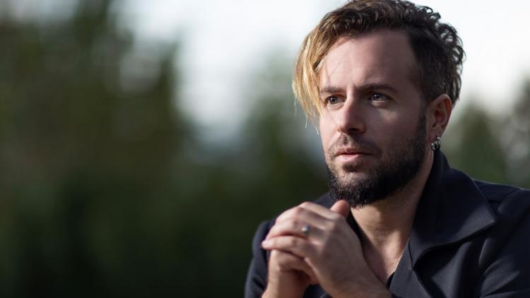 Emre Aydın yeni single’ını Deşarj’da anlatıyor…