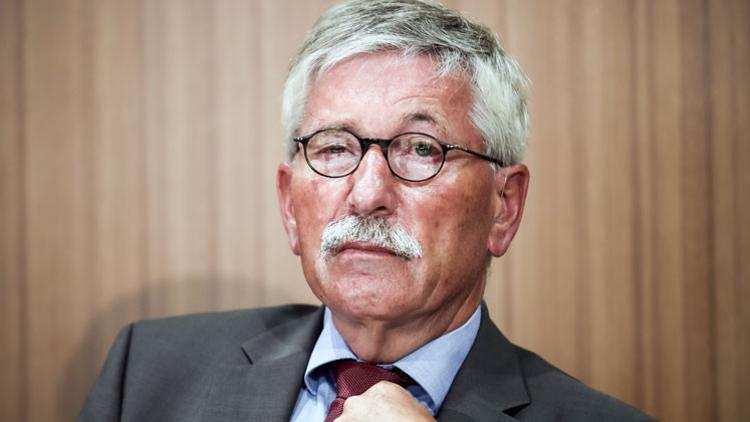Türk karşıtı Sarrazin, SPD’den ihraç edildi