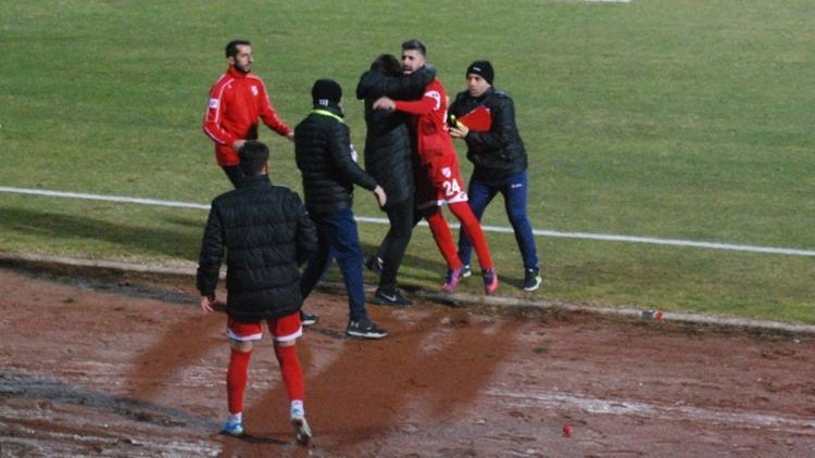 Taraftarla kavga etti, sözleşmesi feshedildi! Bolusporlu Hakan Arslan...