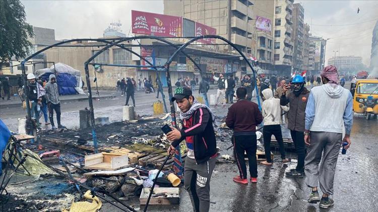 Irak güvenlik güçleri, göstericilerin kalesi "Tahrir"deki eylem çadırlarını yaktı