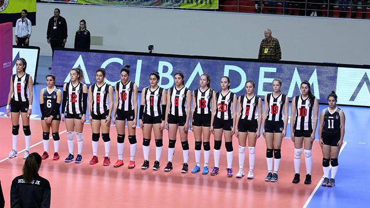 Beşiktaş'ta voleybolcular kazan kaldırdı! Fenerbahçe maçında...