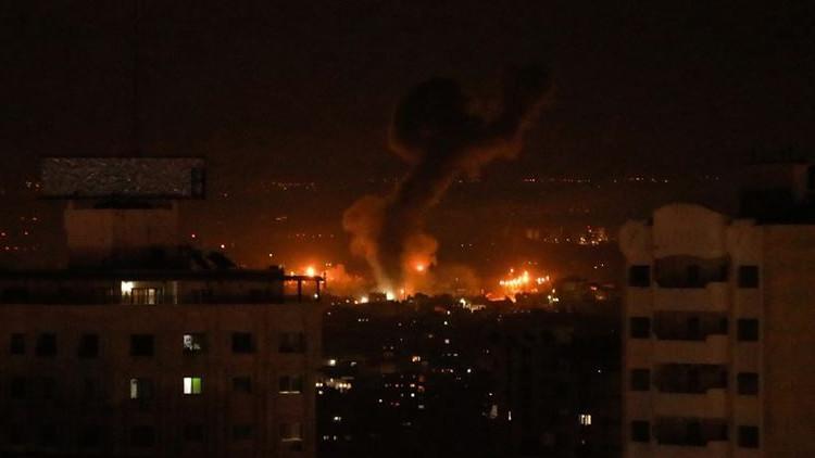 İsrail hava saldırılarıyla Gazze'yi vurdu