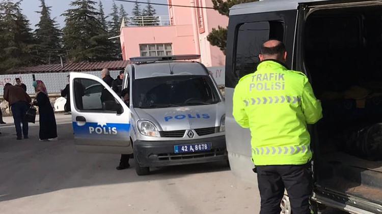 Kaçak göçmen taşıyan ehliyetsiz sürücü kovalamaca sonucu yakalandı