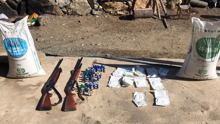 Diyarbakır'da PKK'lı teröristlerin 5 sığınağı kullanılamaz hale getirildi