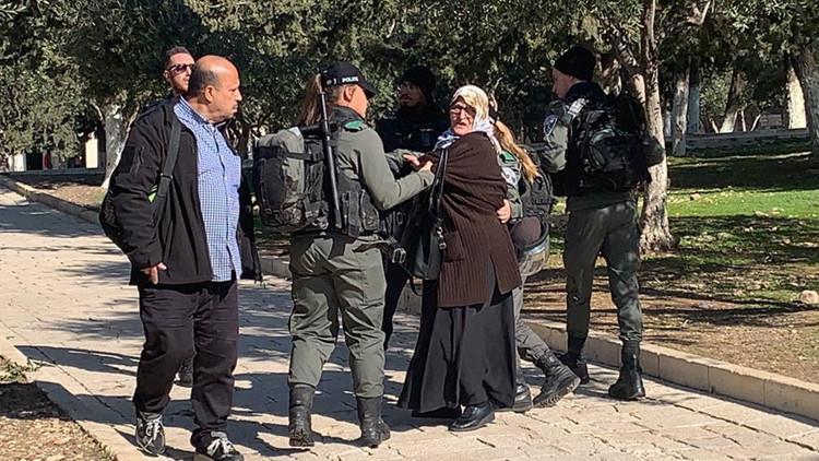 İsrail polisi, Mescid-i Aksa'da 5 Filistinli kadını gözaltına aldı