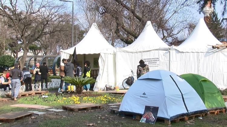 İBB önünde atlar için 41 gün önce başlatılan "Yaşam Nöbeti" sona erdi