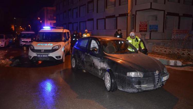 Alkollü sürücü, kaçmak istediği polis aracına çarpıp yakalandı
