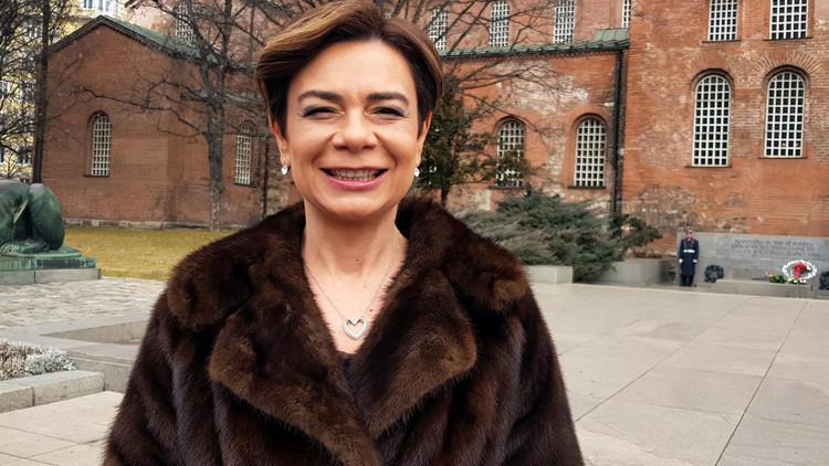 Sofya'nın ilk kadın Büyükelçisi, güven mektubunu Radev'e sundu