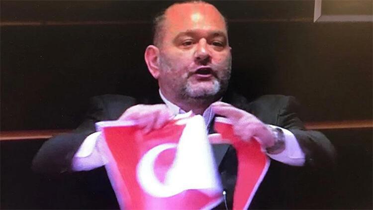 Son dakika haberler... Türk Bayrağı'nı yırtan vekile bir tepki de Yunanistan Dışişleri Bakanlığı'ndan