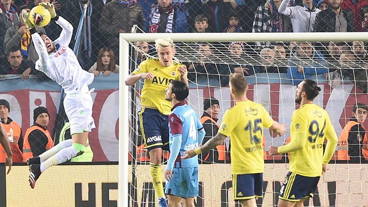 Trabzonspor-Fenerbahçe maçında tartışmalı 2 karar!
