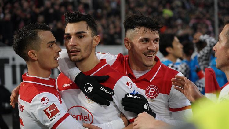 Milli futbolcu Kaan Ayhan, Kicker dergisinin "Haftanın 11'inde" yer aldı