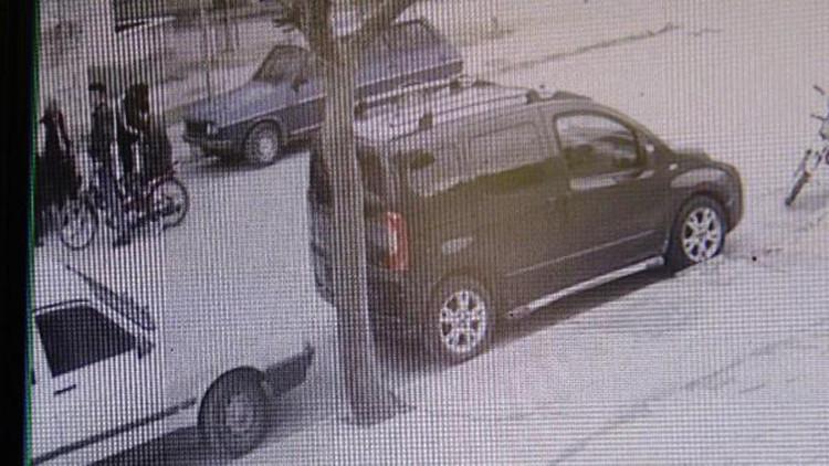 Çaldıkları motosikleti satmak isterken yakalandılar