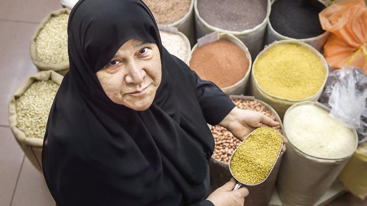 Kadınların ticaret yapmasına karşı çıkılıyordu...Emir’in eşi dükkânına geldi ve hayatı değişti