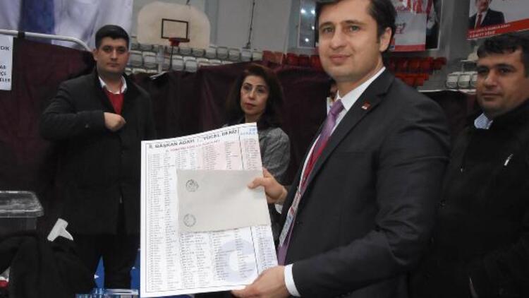 Deniz Yücel, CHP İzmir İl Başkanlığı'na yeniden seçildi