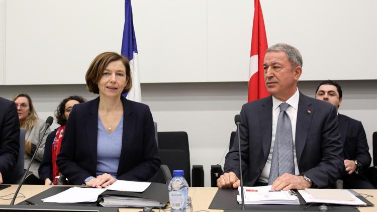 Bakan Akar, İngiliz ve Fransız mevkidaşlarıyla görüştü