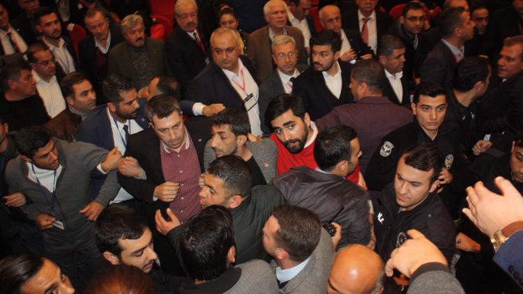CHP kongresinde gerginlik! Çevik kuvvet müdahale etti