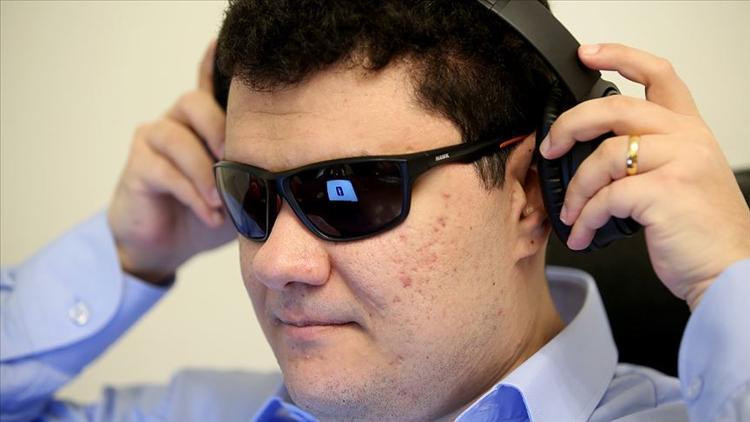 Görme engelli Türk mühendis Facebook'ta işe başladı