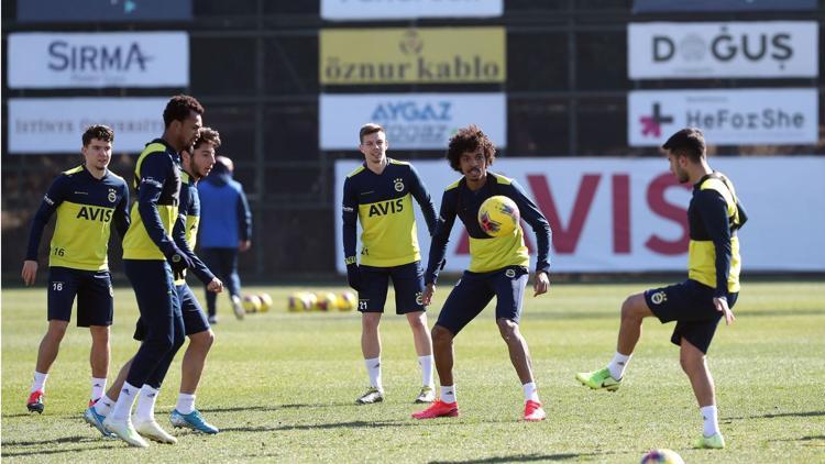 Fenerbahçe'de derbi mesaisi sürüyor