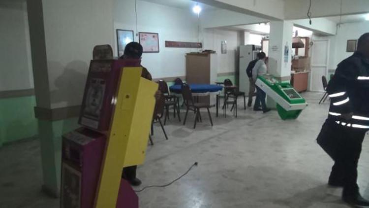 Avcılar'da kumar oynatan iş yerine operasyon