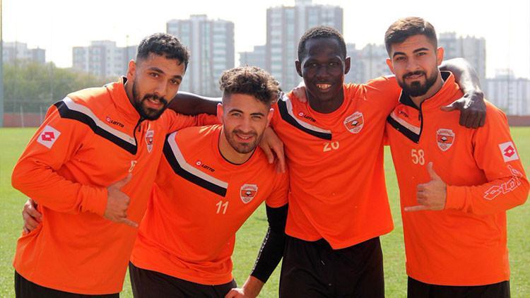 Adanasporlu futbolcular ligde kalacaklarına inanıyor