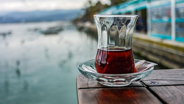 Gelin Size Bir Çay Ismarlayayım...