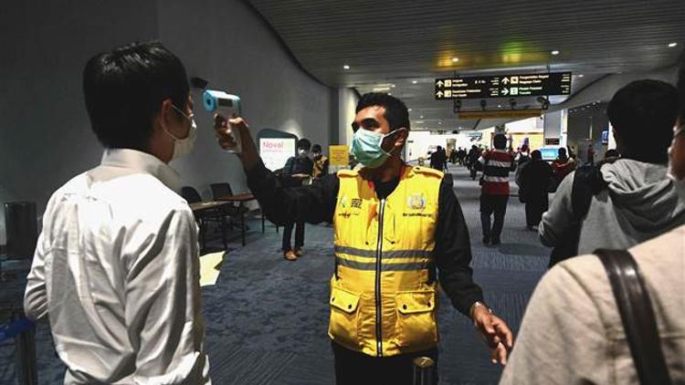 Endonezya'daki Çinli turistler, koronavirüs endişesiyle vizelerini uzattı