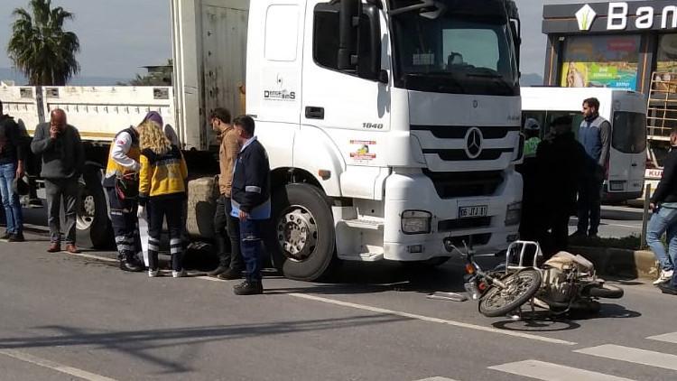 TIR'ın altında kalan motosikletli hayatını kaybetti