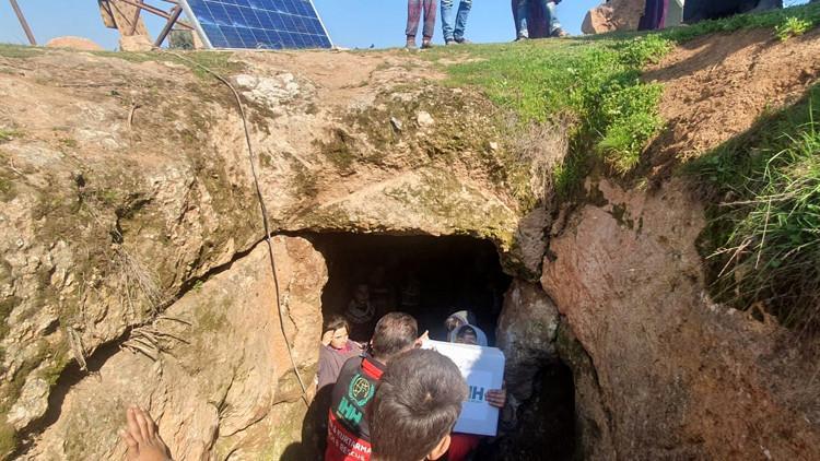 İdlib'de çatışmalardan kaçanlar, mağaralara sığınıyor