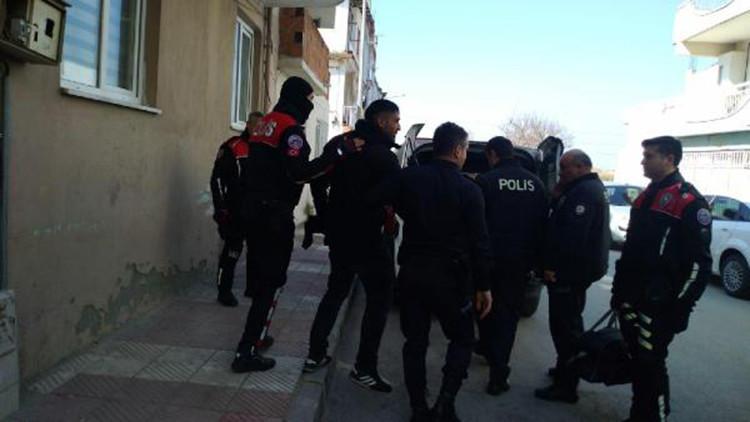Aranan hükümlü saklandığı evde yakalandı