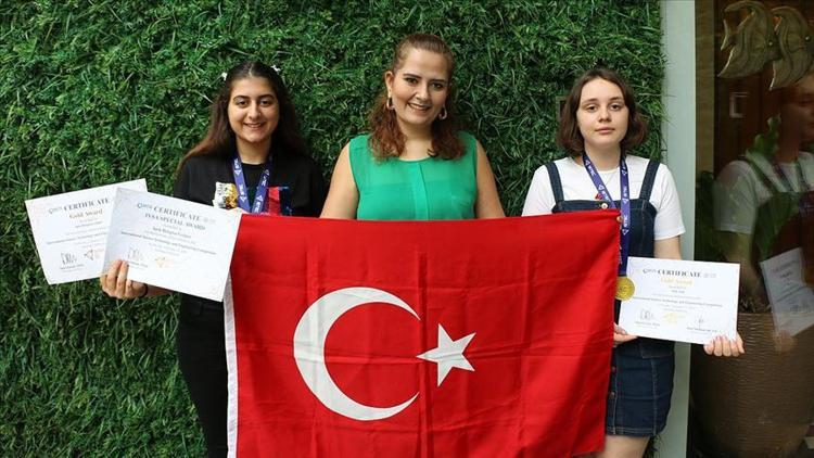 Endonezya'daki bilim yarışmasından 2 altın madalyayla döndüler