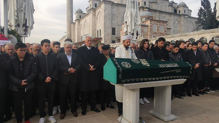 İstanbul'da intihar eden ünlü iş adamının oğluna gözyaşlarıyla veda