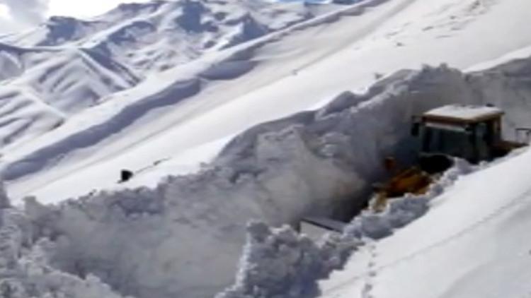 Hakkari'de karla mücadele