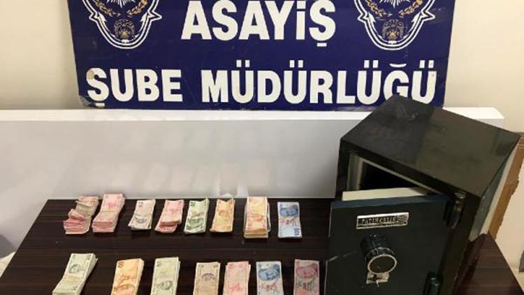 Mezun olduğu okulu soydu