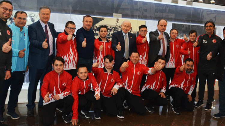 Nihat Özdemir özel sporcularla buluştu