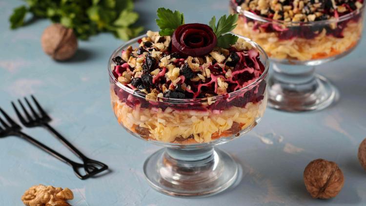 Elmalı Cevizli Kırmızı Pancar Salatası