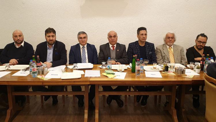 Aşırı sağa meydan vermemek için sandığa gidin!