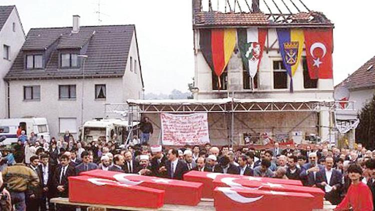 Mölln faciası... Başbakan törenlere katılmadı!..