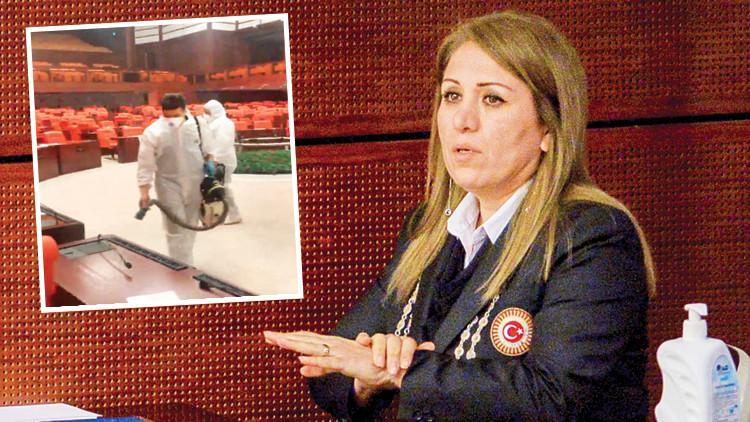 Her gün bir kasaba dolusu insan öpüşüyordu