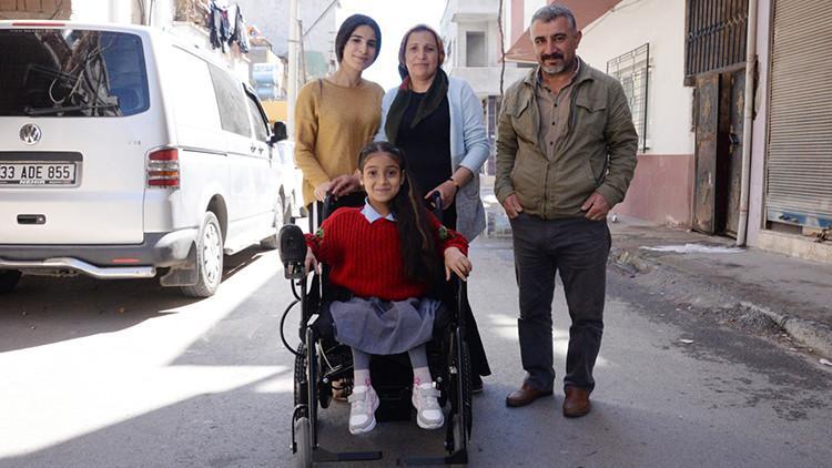 Küçük Hanım'ın akülü sandalye sevinci