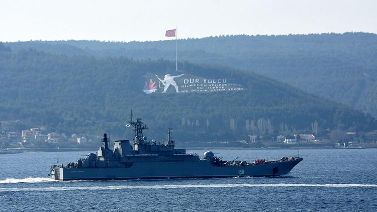 Rus savaş gemisi 'Caesar Kunikov', Çanakkale Boğazı'ndan geçti