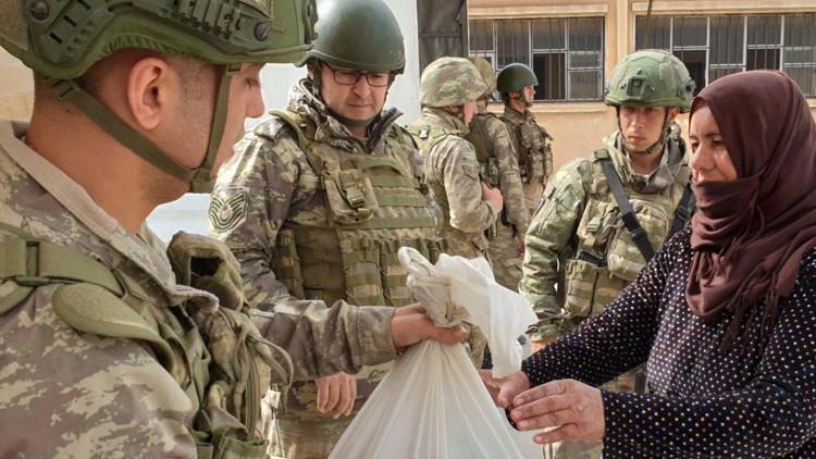 MSB: Mehmetçiğin yardım eli, ihtiyaç sahiplerine uzanmaya devam ediyor