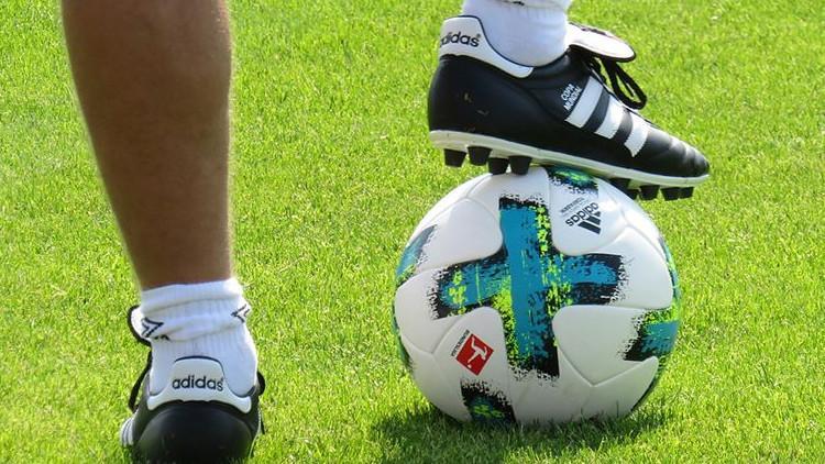 Almanya'da futbola corona virüs engeli