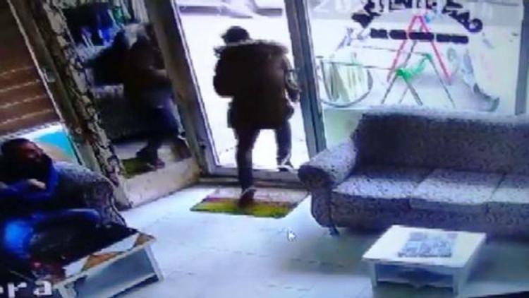 Cam kapıyı fark etmeyip kırarak dışarı çıktı, 'çok temizdi' dedi