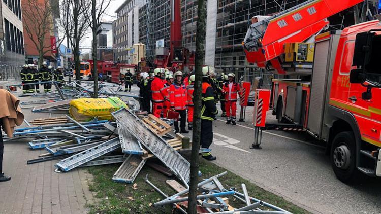Hamburg’da iskele çöktü: 1 ölü, 8 yaralı