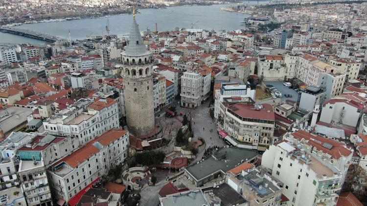 İstanbul'da bugün... Meydanlar boş kaldı