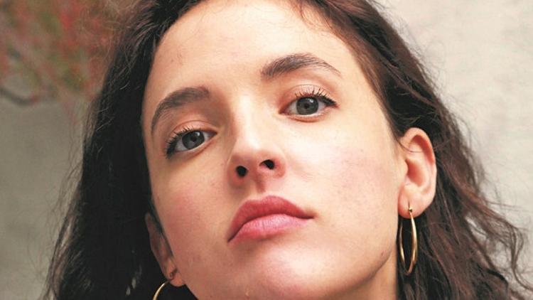 Isabella Hammad: Maharetli bir 'Parizyen'