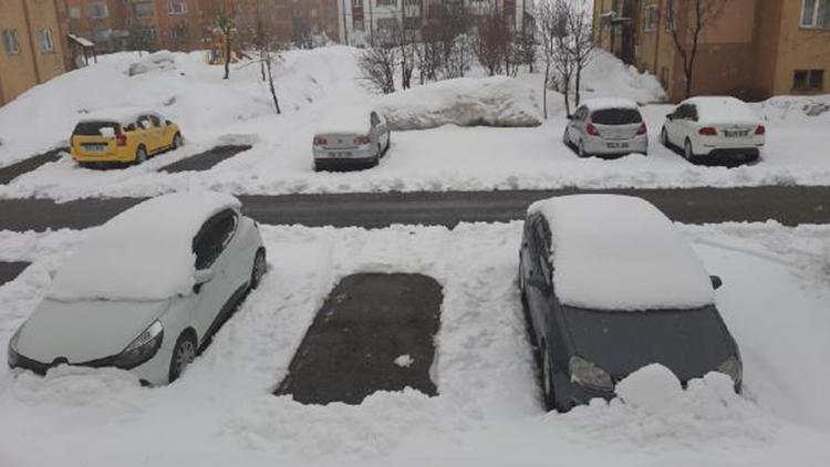 Bitlis'te 79 köy yolu kardan kapandı  