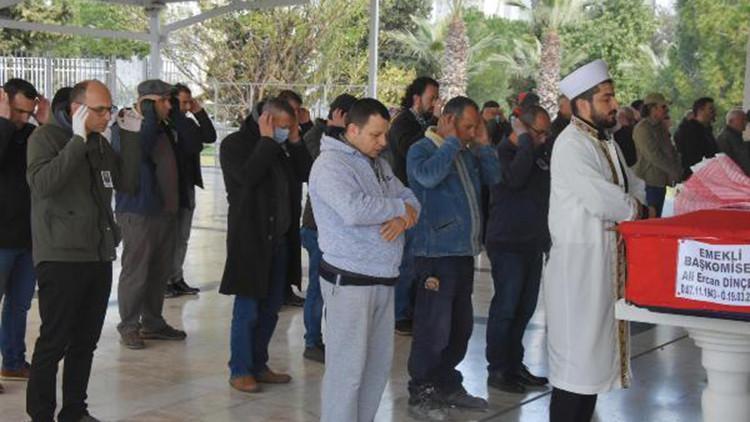 Cenaze namazında 'sosyal mesafe kuralı' uygulandı