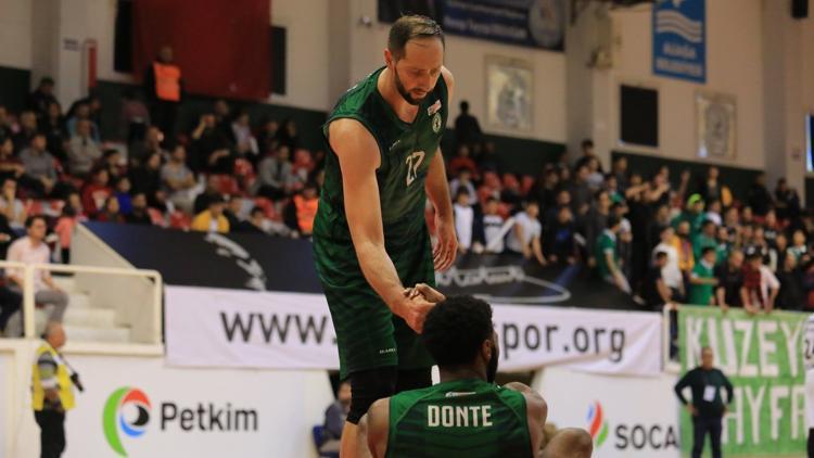 Bornova Belediyespor’da Clark takımdan ayrıldı, Rızvic ise İzmir'de kaldı!