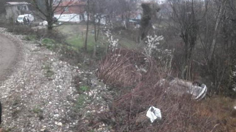 Geri geri gelirken şarampole uçtular: 2 yaralı